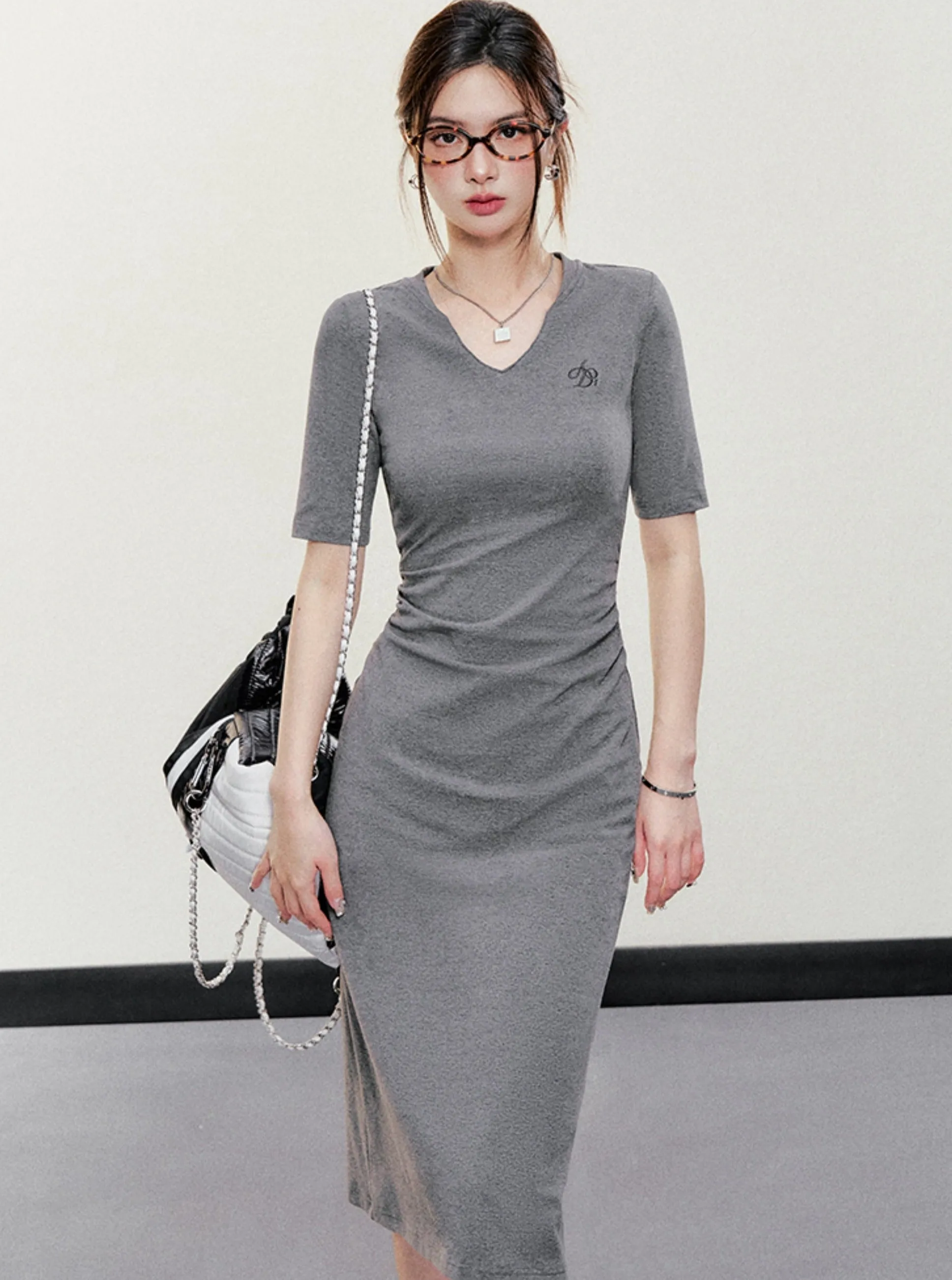 Sleek V-Neck Midi Dress: Figure-Hugging Bodycon with Elbow-Length Sleeves in Heather Gray and Black